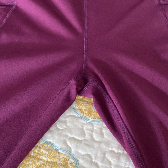 Burgundy Leggings size Med with side pockets - Picture 7 of 8